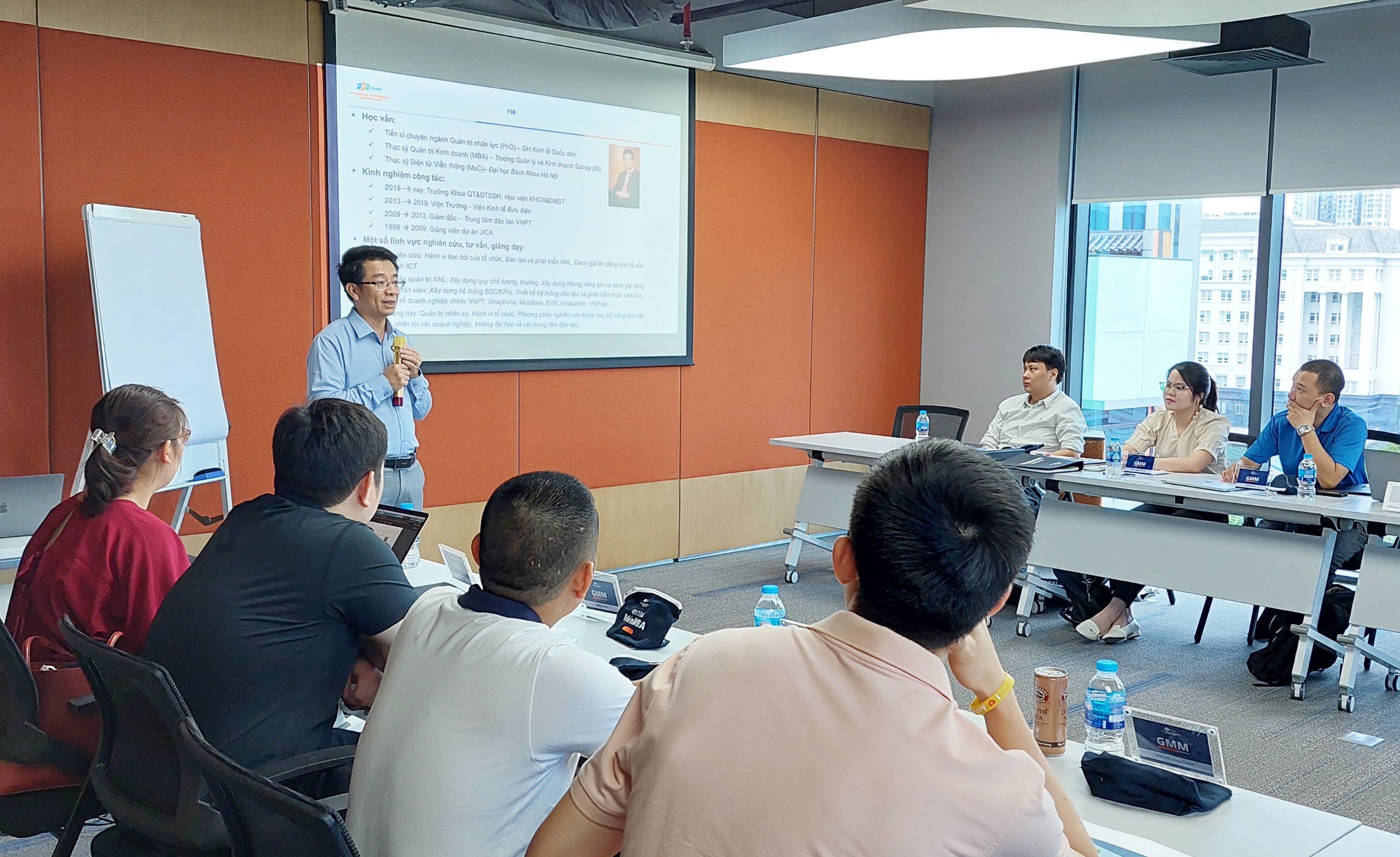 Tiến sĩ Trần Quang Huy giảng dạy bộ môn Quản trị nhân sự 4.0 Tiến sĩ Trần Quang Huy giảng dạy bộ môn Quản trị nhân sự 4.0
