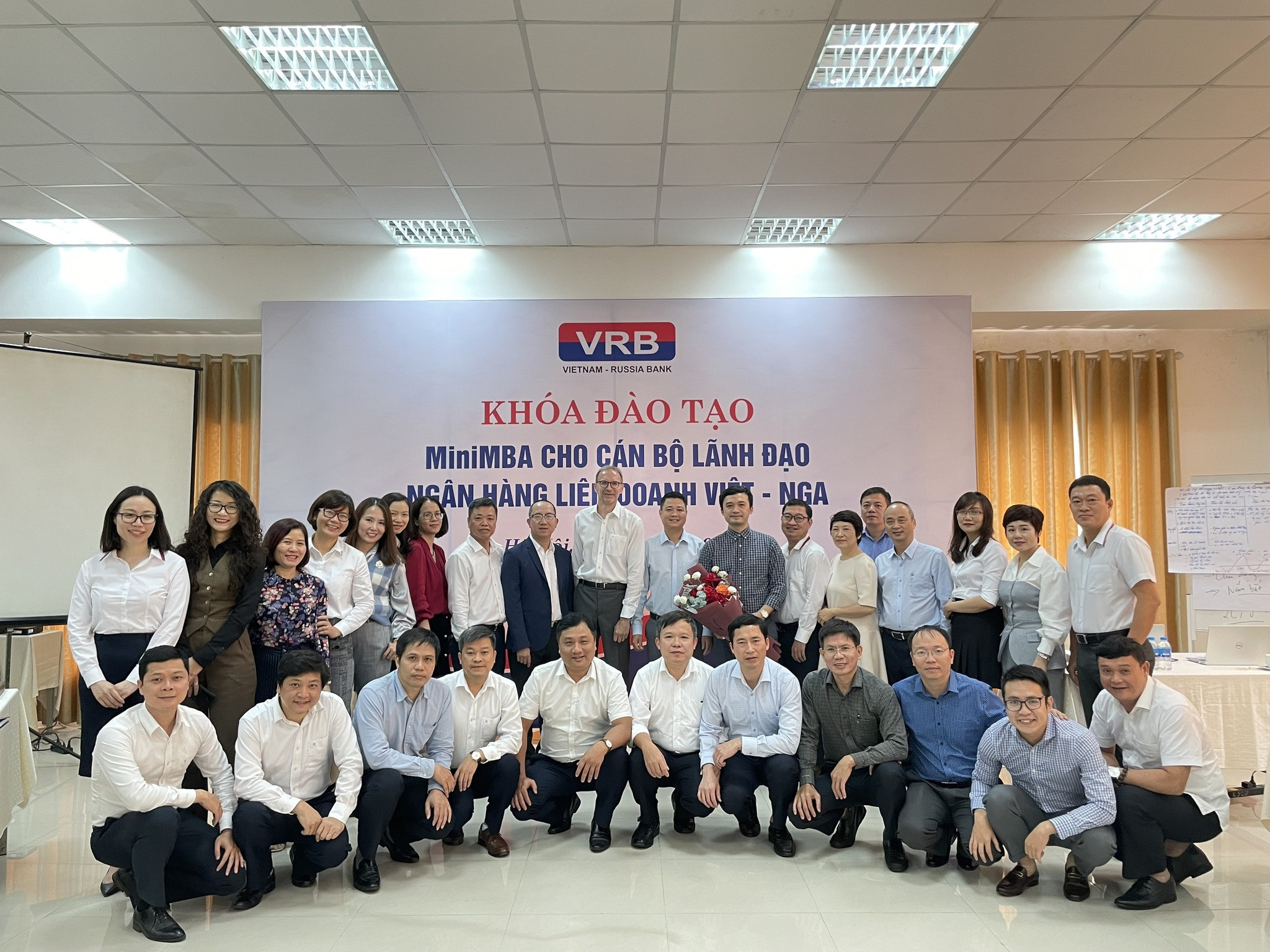 Hình ảnh lớp học MiniMBA dành cho cán bộ lãnh đạo Ngân hàng liên doanh Việt - Nga Hình ảnh lớp học MiniMBA dành cho cán bộ lãnh đạo Ngân hàng liên doanh Việt - Nga