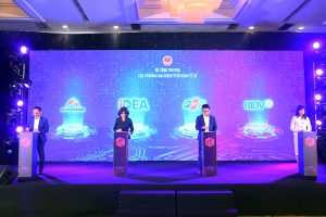 Nghi thức ký kết hợp tác chuyển đổi số giữa Bộ Công Thương và các đơn vị. Đại diện FPT là anh Võ Đặng Phát (thứ 2 từ phải qua), Giám đốc Marketing và Truyền thông Tập đoàn.