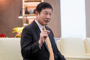 nhung-lan-trang-tay-va-bai-hoc-xuong-mau-cua-chu-tich-fpt-truong-gia-binh-252