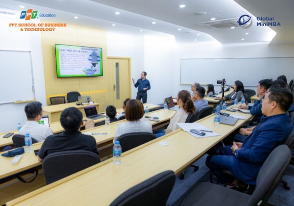 ky-nang-ban-co-the-hoc-duoc-khi-tham-gia-khoa-hoc-Global-mini-MBA