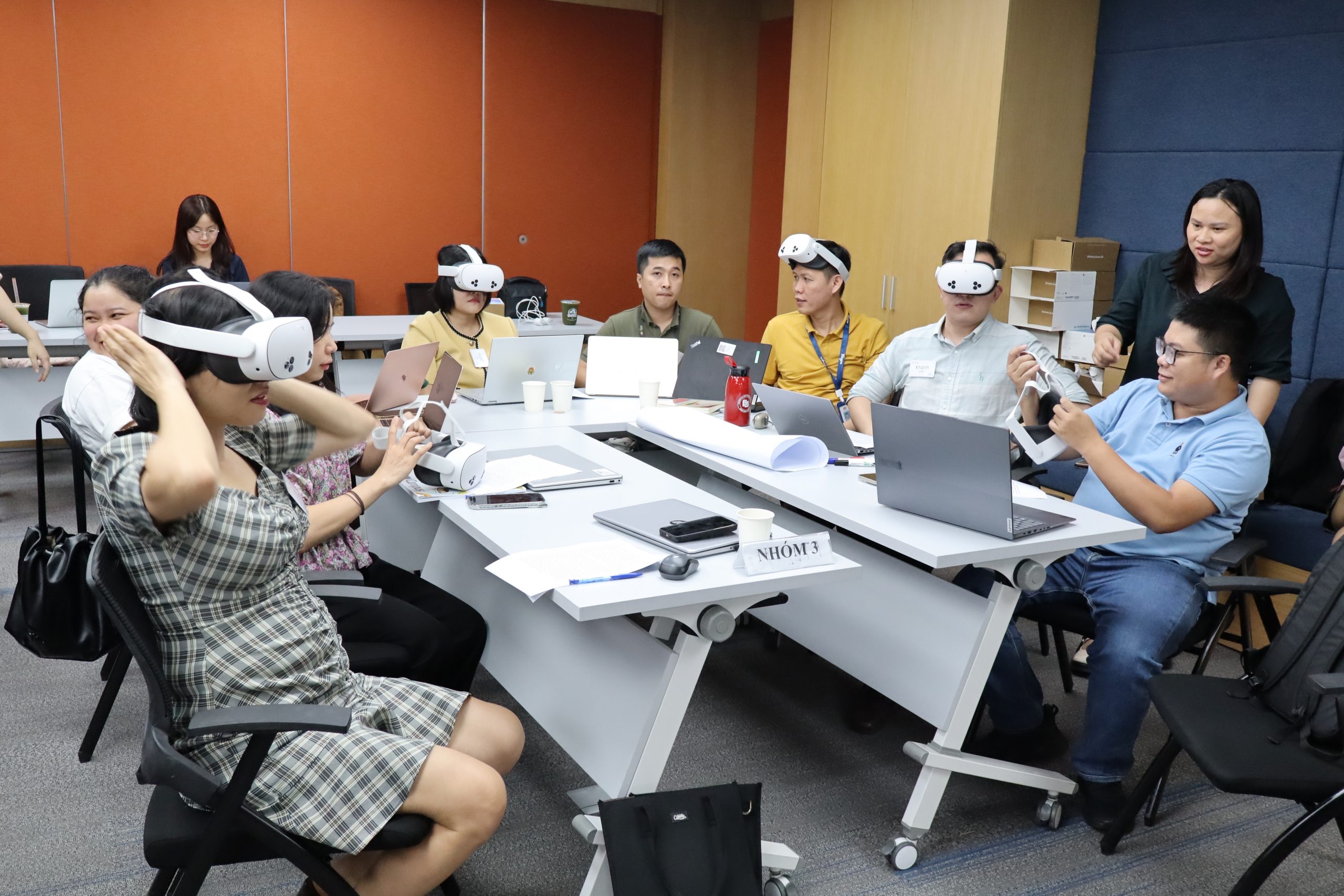 FSB mang đến trải nghiệm học mới lạ với kính VR thực tế ảo